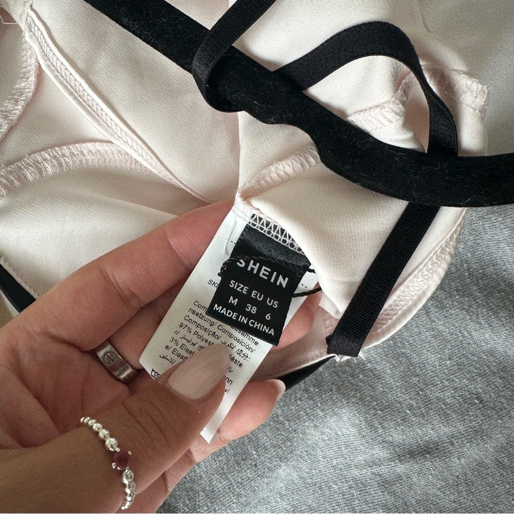 Light pink satin tank top with black trimming - Picture 5 of 5